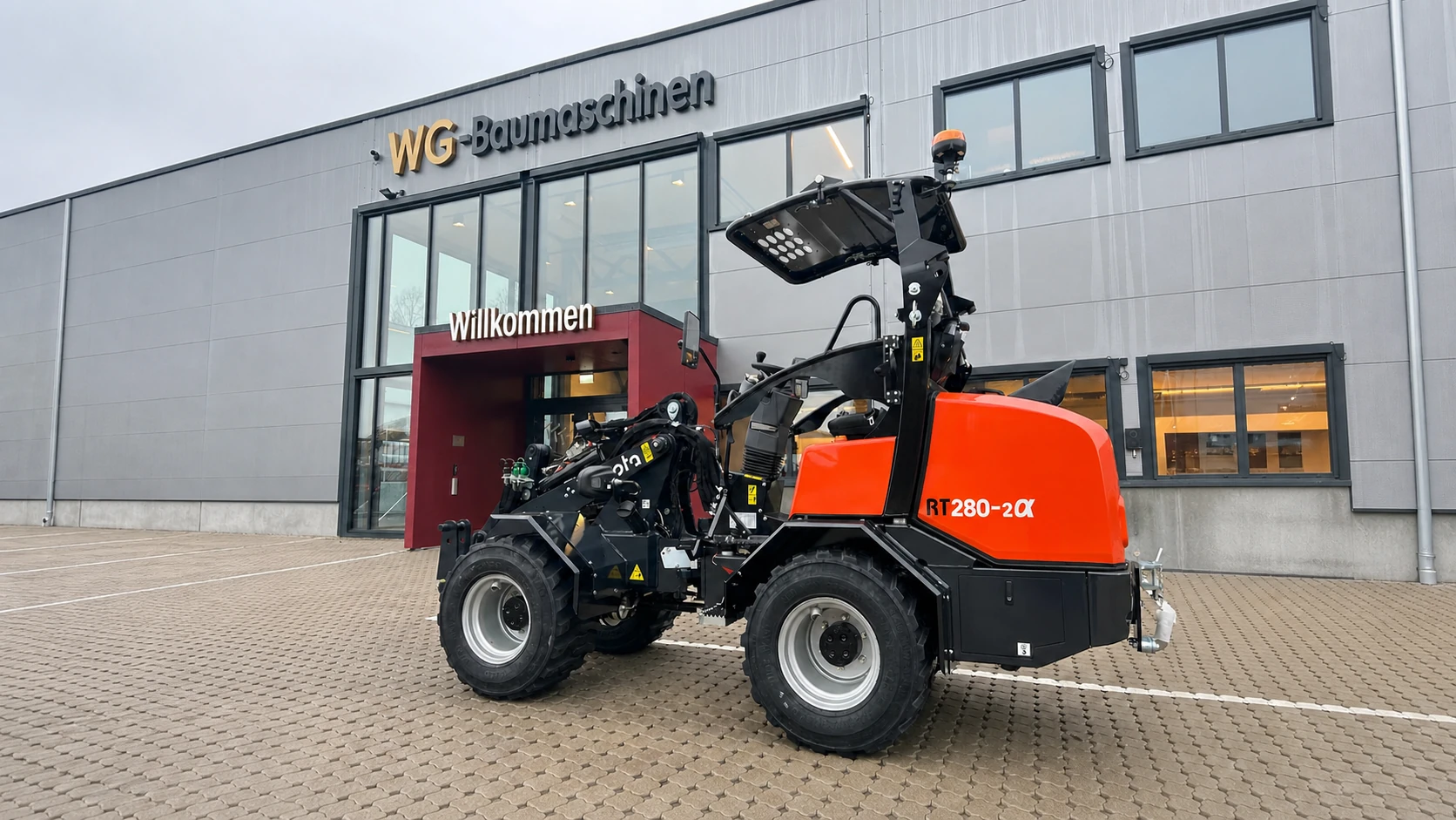 Kubota RT280-2 vor der WG Baumaschinen Halle